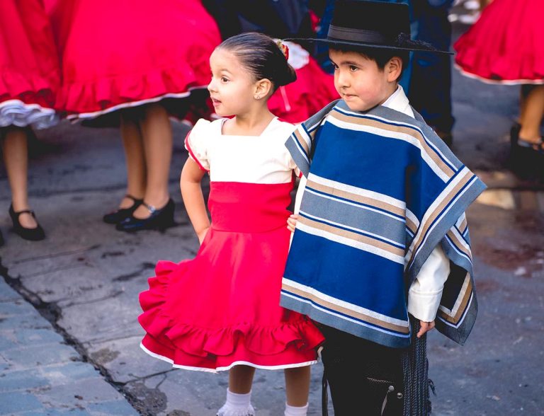Académica de la UCM sostiene que enseñar tradiciones  a los niños contribuye a su identidad y autoestima