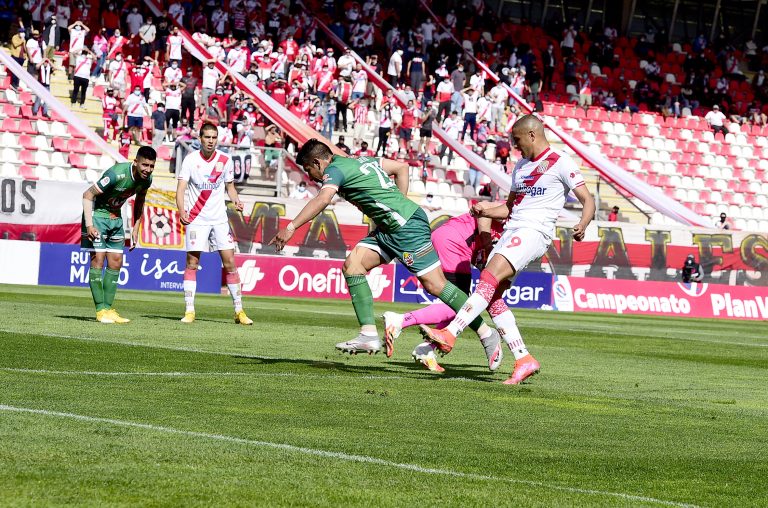 Gol de Galeano en la agonía para alejarse del descenso