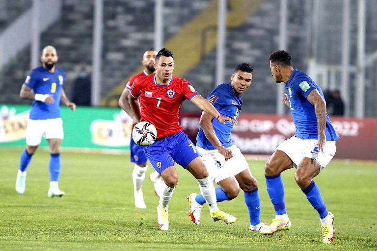 Chile pierde con Brasil y  sigue cayendo en la tabla