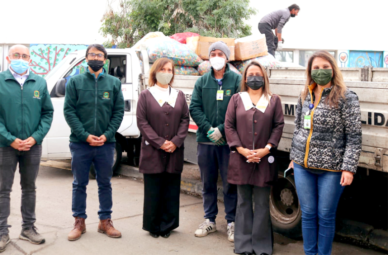 Curicó dona más de mil kilos de tapitas a las Damas de Café