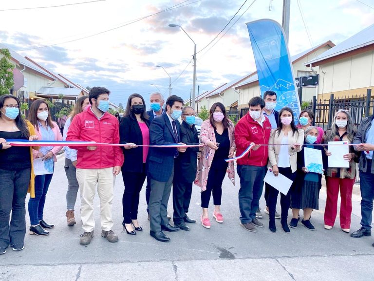 Familias de Altos del Bosque en Pelarco recibieron las escrituras de sus viviendas
