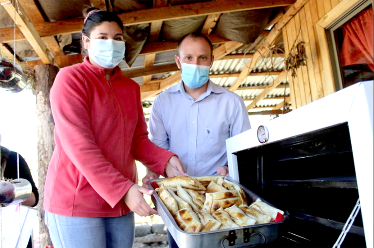 Delegación provincial refuerza emprendimientos de dos mujeres