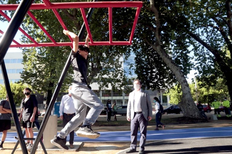 Municipalidad de Talca entrega nuevo “gimnasio al aire libre”