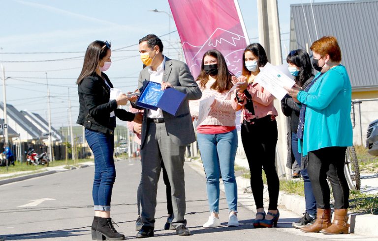 Grupos “Los Emilianos” y “Los 14” recibieron las llaves de sus casas propias