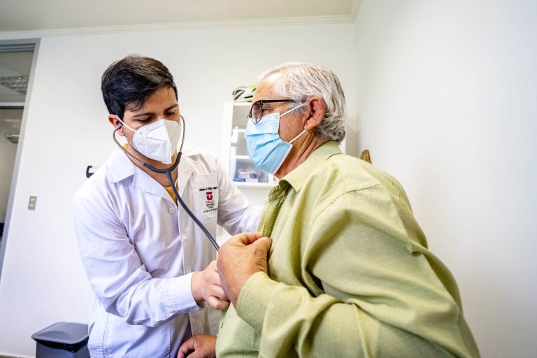 Estudiantes de Medicina retoman sus prácticas en campos clínicos regionales