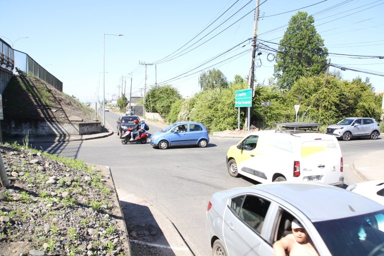 Comienza instalación de semáforo en camino a Zapallar con Ruta 5 Sur