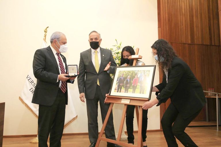 Emotiva despedida de Juan Tosso como vicerrector de la Universidad Autónoma