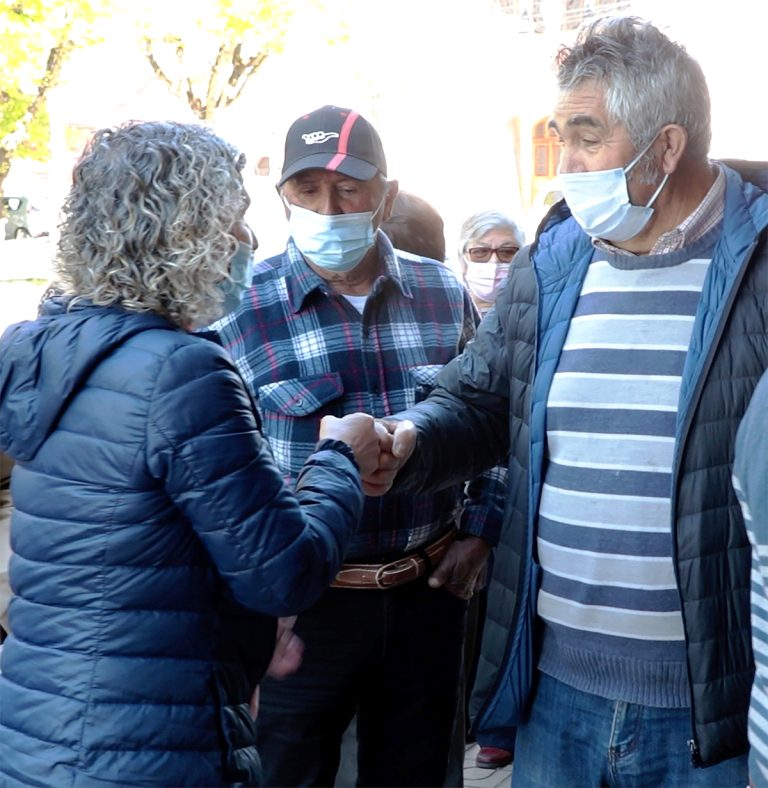 Adultos mayores de Molina recibieron kits sanitarios