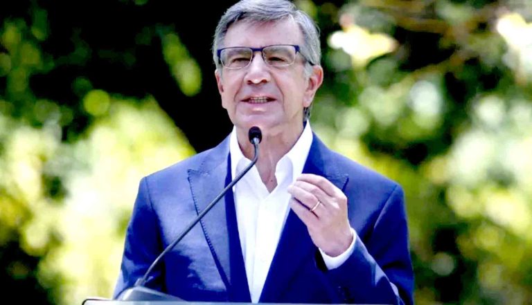 Joaquín Lavín anunció su retiro de la política electoral