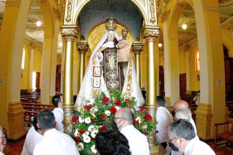 La Virgen del Carmen vuelve al Santuario