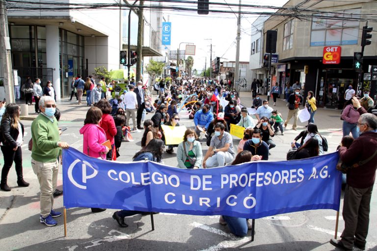 Docentes se movilizaron por veto a proyecto de ley