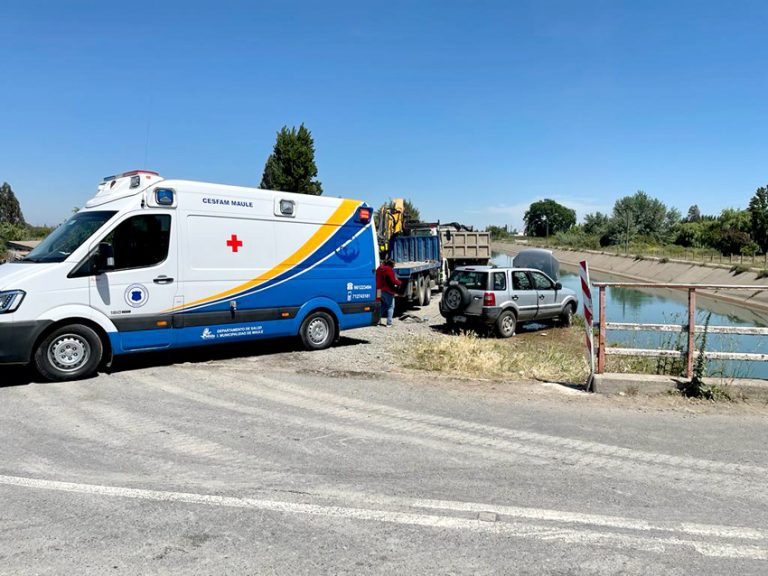 Mujer muere al caer en vehículo a canal de regadío en San Clemente