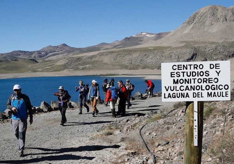 Sernageomin mantiene alerta amarilla en complejo volcánico laguna del Maule