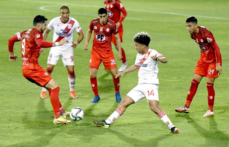 Electrizante empate de  un aguerrido Curicó Unido