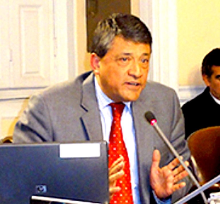 Académicos de UTalca interpusieron denuncia contra rector Álvaro Rojas y la junta directiva