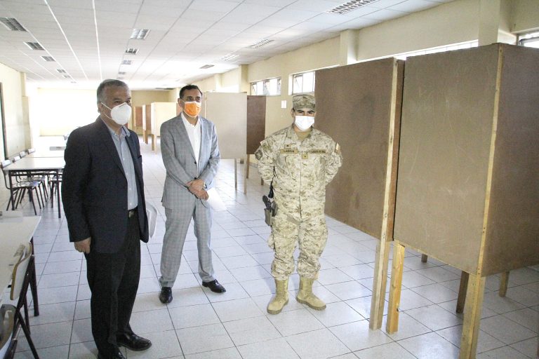 Alcalde Muñoz y equipo municipal  supervisaron locales de votación