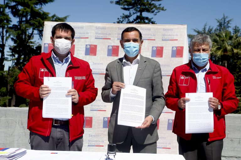 Centro Educativo Integral y Escuela Isla de Marchant acceden a recursos para mejorar su infraestructura