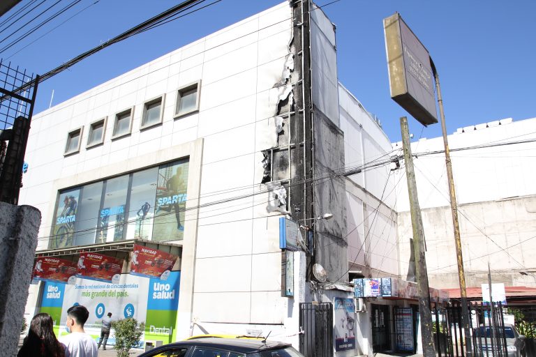 Incendios afectaron a viña y centro comercial curicanos