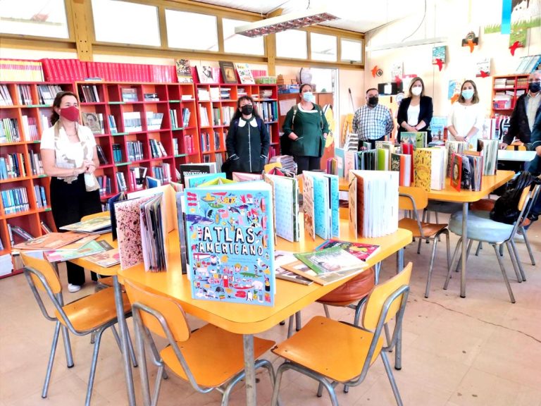 Donan libros en colegios de Licantén