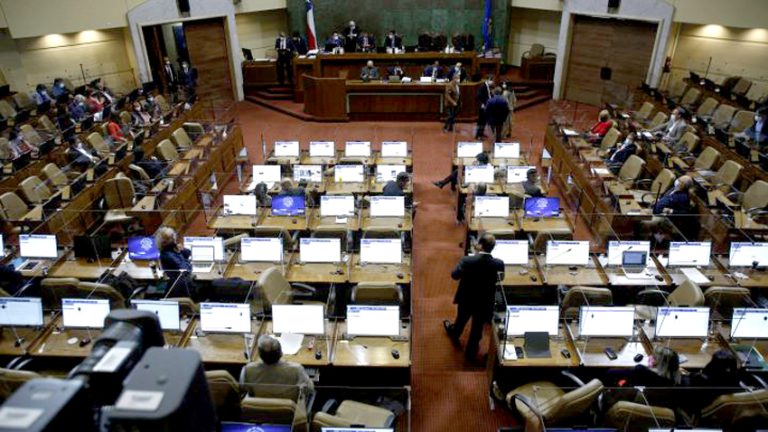 El Senado decide destino de acusación constitucional contra el Presidente