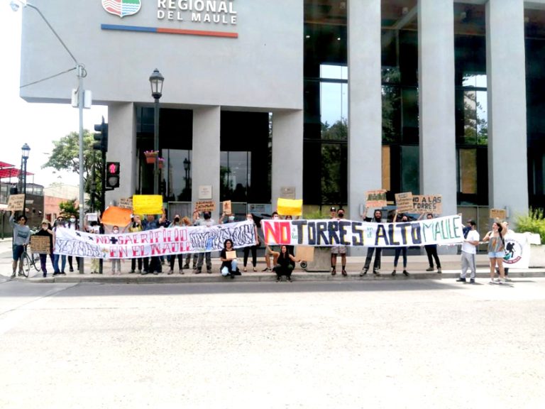 Agrupaciones ecologistas se manifiestan en contra de proyecto eléctrico en el Alto Maule