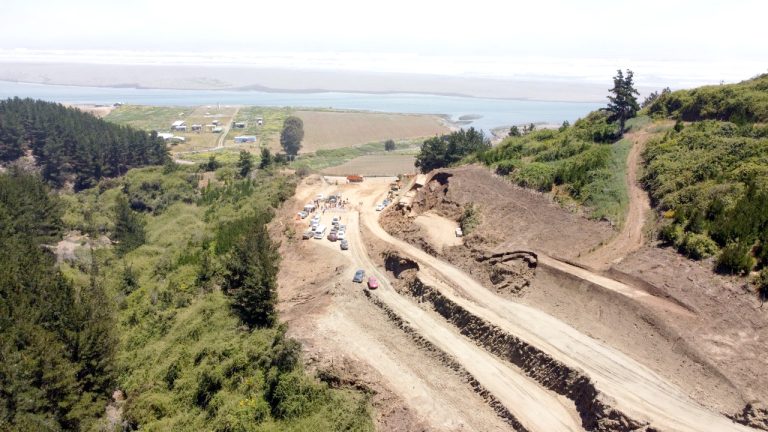 Comenzó mejoramiento y construcción en importante tramo de costa curicana