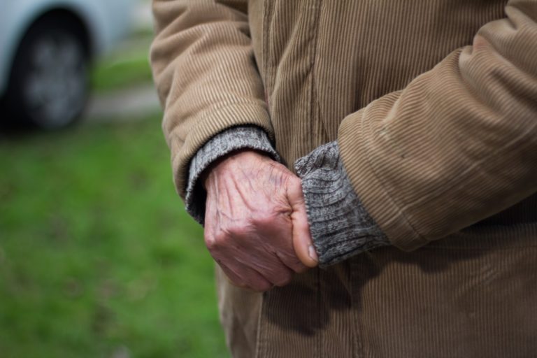 Otra consecuencia de la pandemia: Adultos Mayores redujeron drásticamente sus ingresos