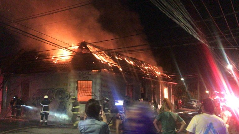 [AHORA] Cuatro fallecidos en incendio de  vivienda en sector sur de Talca