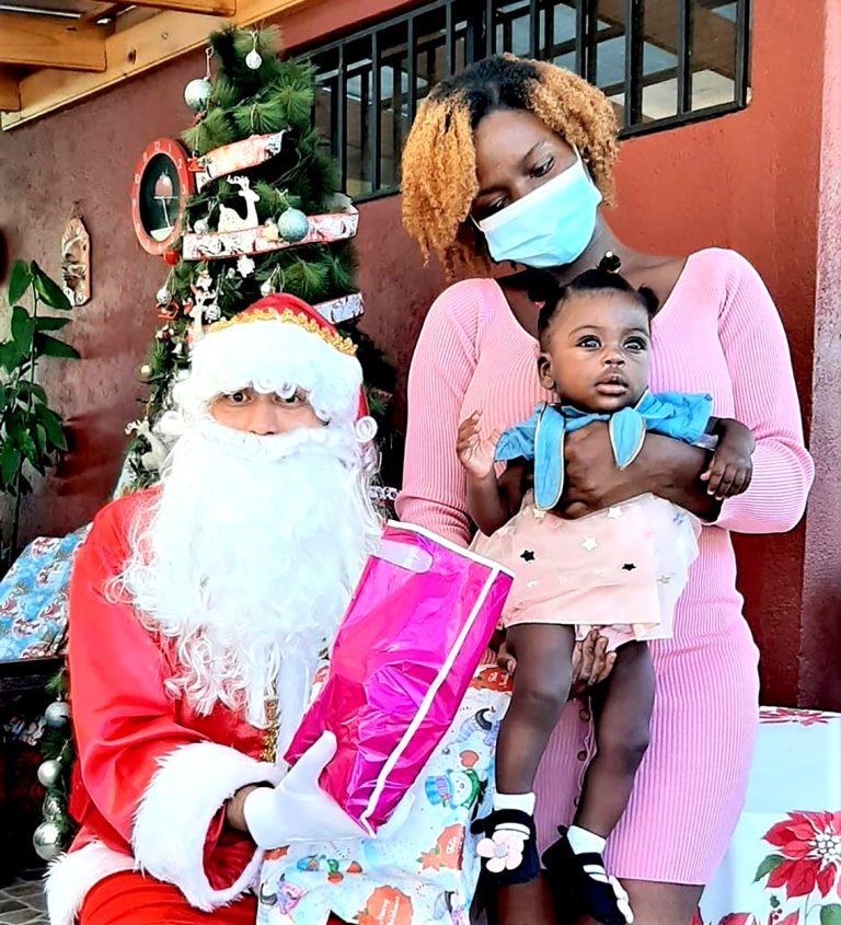 Municipio de Romeral entrega regalos a niñas y niños