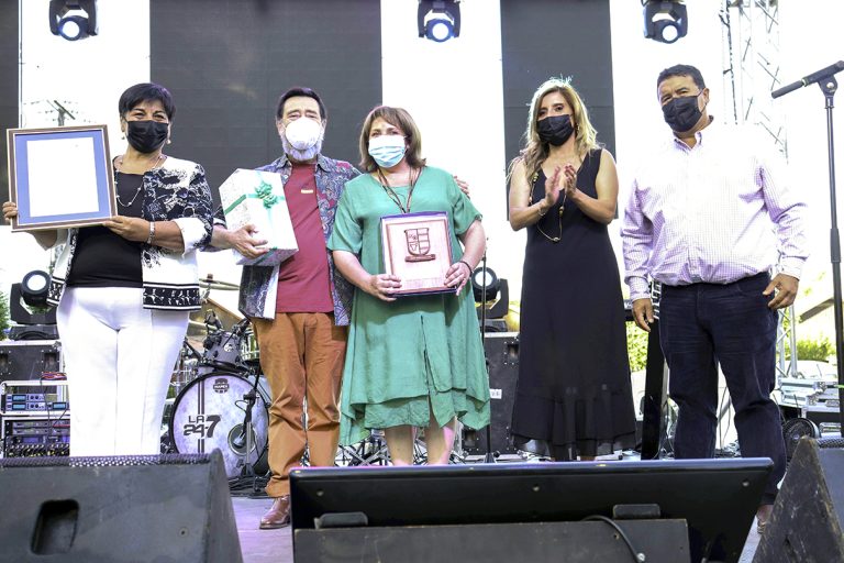 Actor y poetisa son reconocidos como Hijos Ilustres de Teno