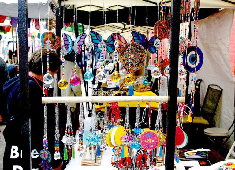 Ferias de emprendedores arriban hasta la principal plaza de Curicó