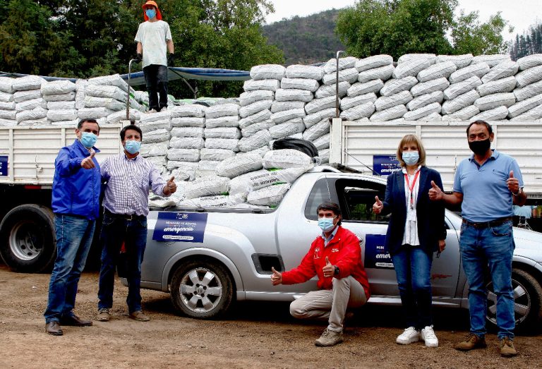Pequeños agricultores y ganaderos reciben  ayuda para enfrentar la emergencia hídrica