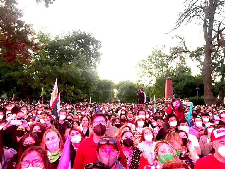 Adherentes de Gabriel Boric participan en masivas actividades de campaña en el Maule