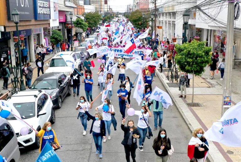 Mujeres de Talca se volcaron a las calles en apoyo a José Antonio Kast