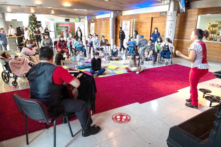 Variada cartelera y campaña solidaria de Navidad del TRM