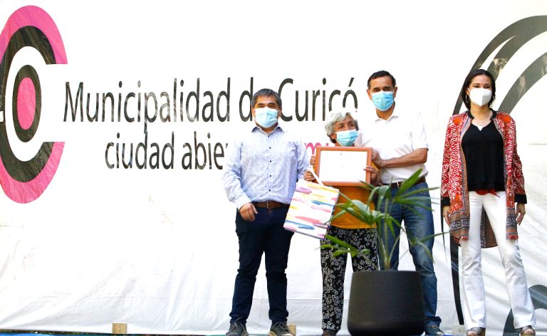 Emotiva ceremonia con mujeres curicanas