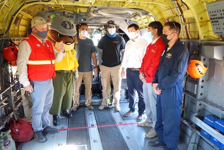 Arribó al Maule helicóptero Chinook para combatir incendios forestales
