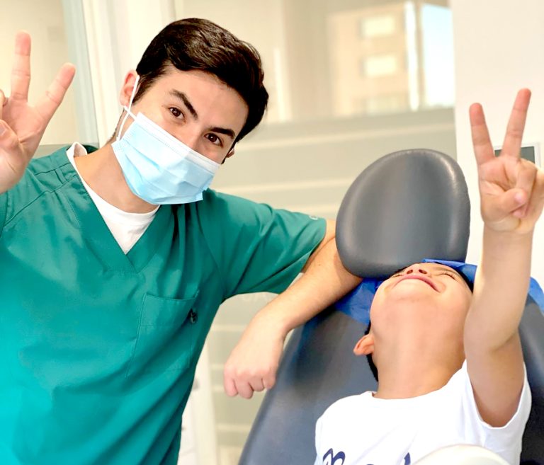 Secretario general de la Fundación Sida Maule galardonado con premio “Grandes Dentistas”