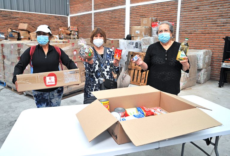Adultos mayores de Molina recibirán “Cajas Navideñas”