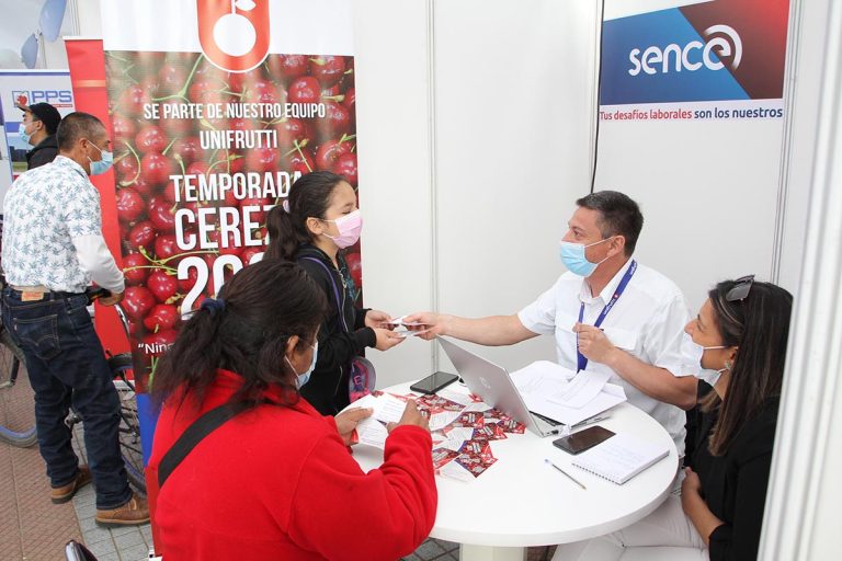 Ofrecen casi cuatro mil fuentes laborales