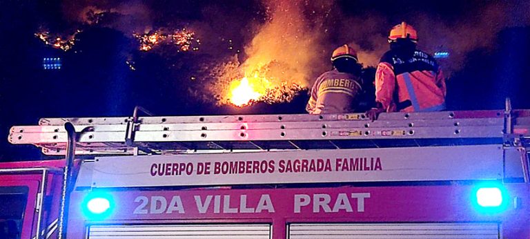 Incendio forestal mantiene en alerta a organismos locales de emergencia