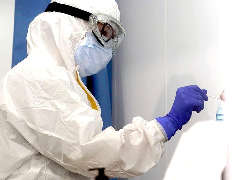 Pareja de talquinos fue contacto estrecho de primer caso Ómicron