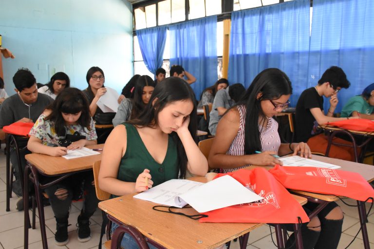 Municipio de Molina brindará apoyo a estudiantes en postulación a becas