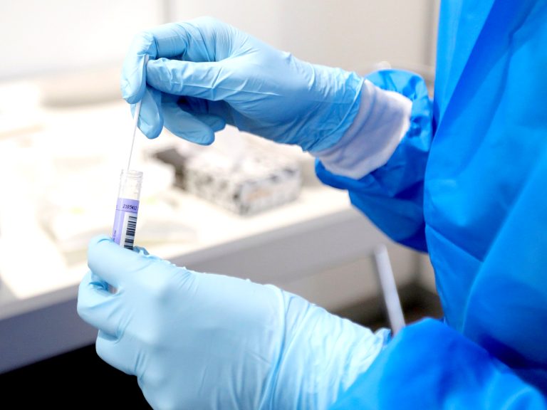 “Más dosis de refuerzo dependerá si vacunas demuestran ser efectivas contra las nuevas variantes que aparezcan”