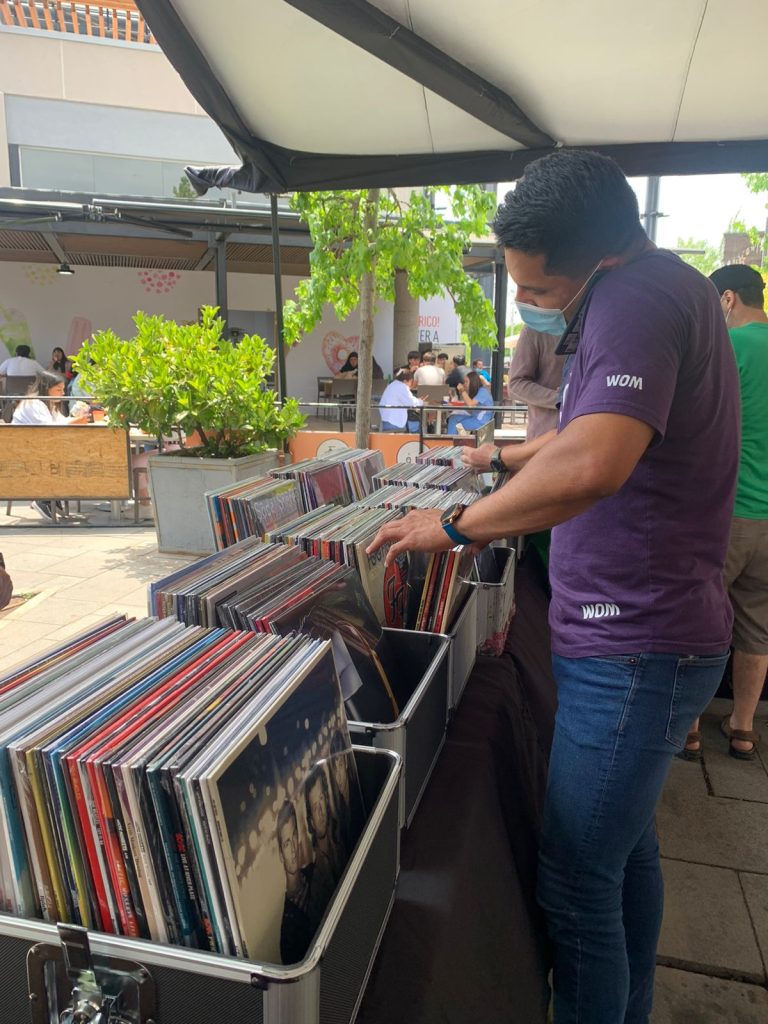 Fanáticos del formato vinilo se dan cita este fin de semana en Mall Curicó