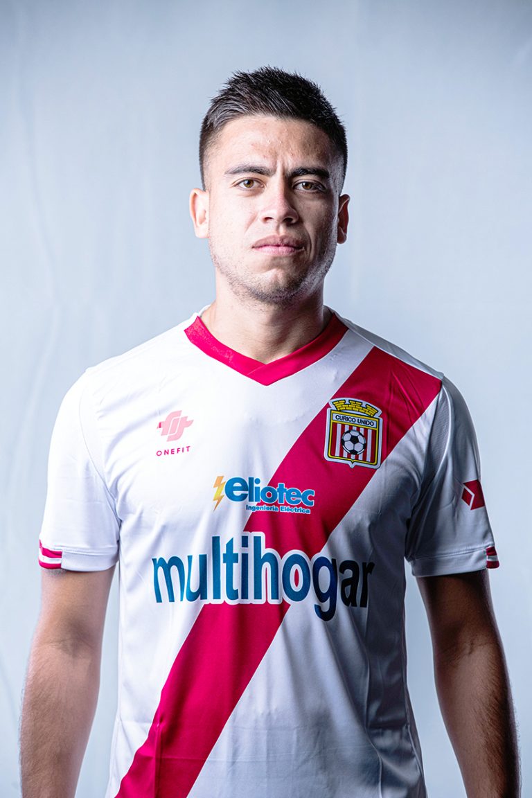 Diego Urzúa renueva su vínculo con Curicó Unido por dos temporadas