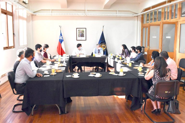 Reconocen a estudiantes maulinos que obtuvieron máximos puntajes en la PTU