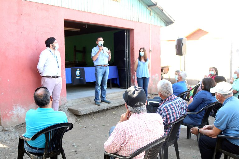 Vecinos buscan solución al problema de agua potable