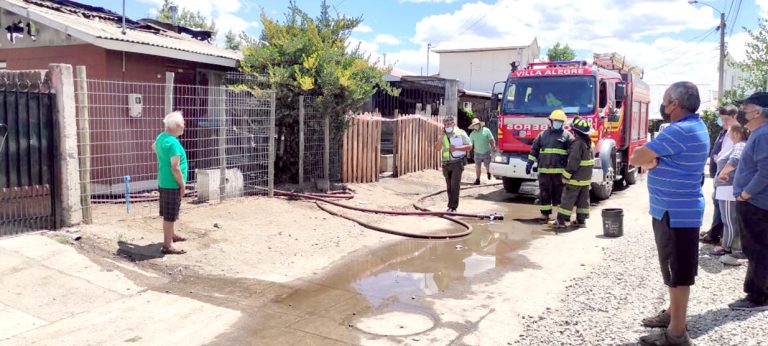 Mujer murió en incendio de su vivienda en Villa Alegre