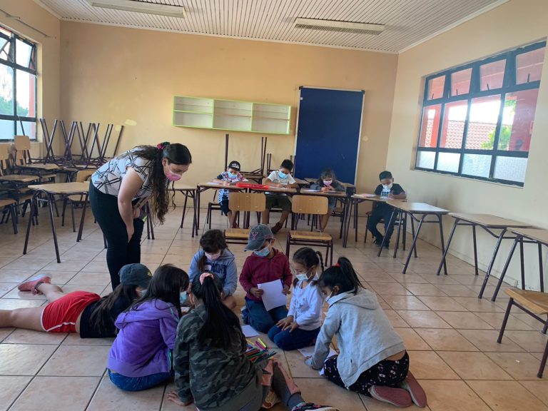 Duplas psicosociales trabajan con niñas y niños de Escuelas de Verano